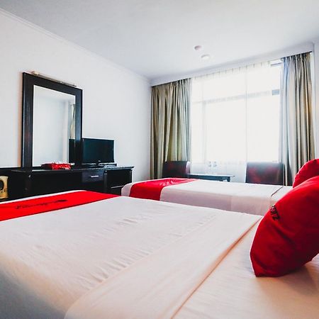 Reddoorz Plus Near Mall Ratu Indah 2 マカッサル エクステリア 写真