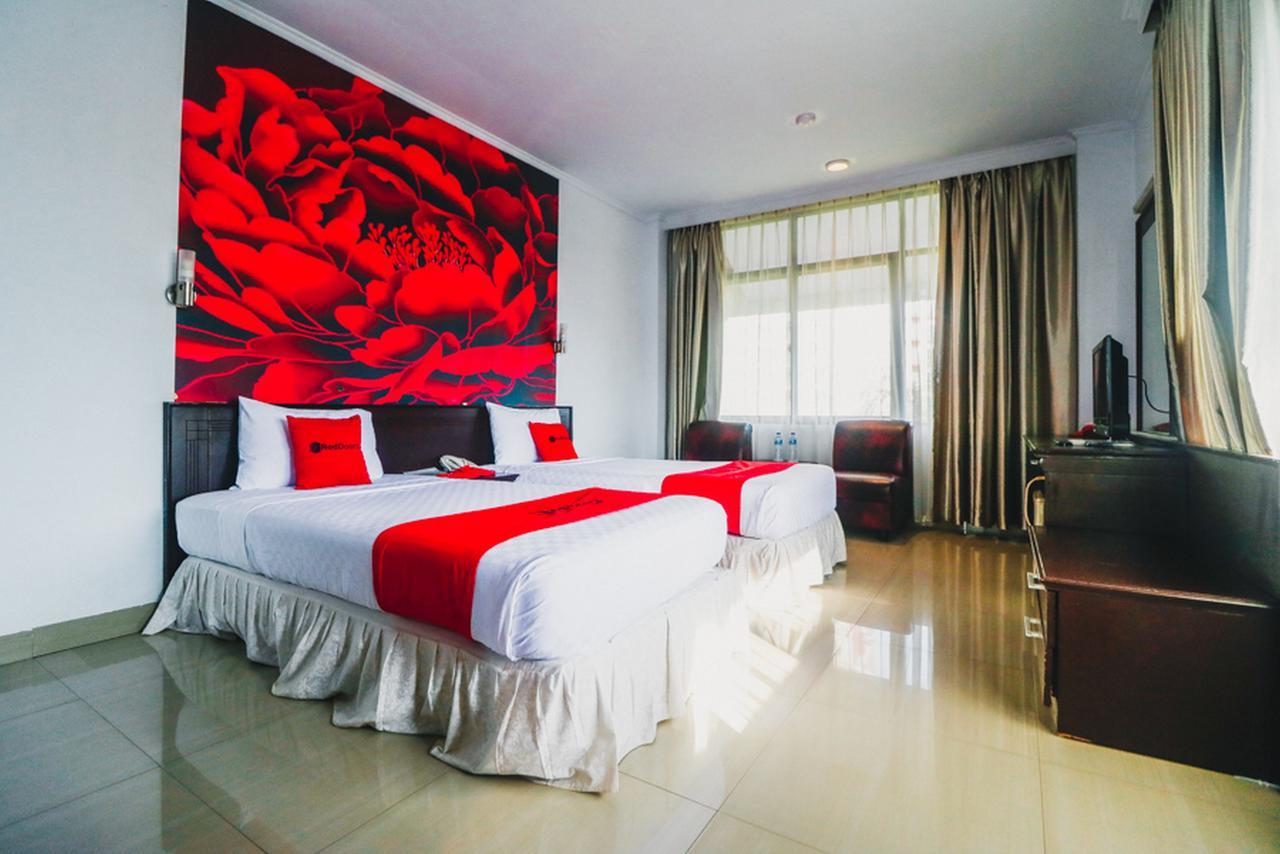 Reddoorz Plus Near Mall Ratu Indah 2 マカッサル エクステリア 写真